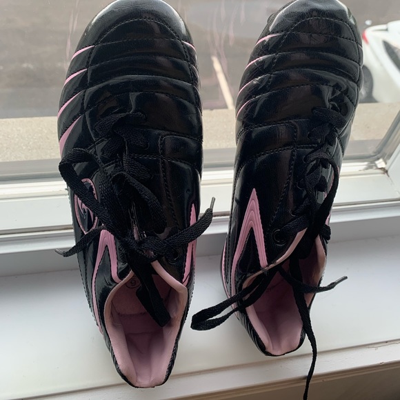 Cleated shoes for soccer player, black and pink Color, size US6 or EUR 37, new - Picture 4 of 6